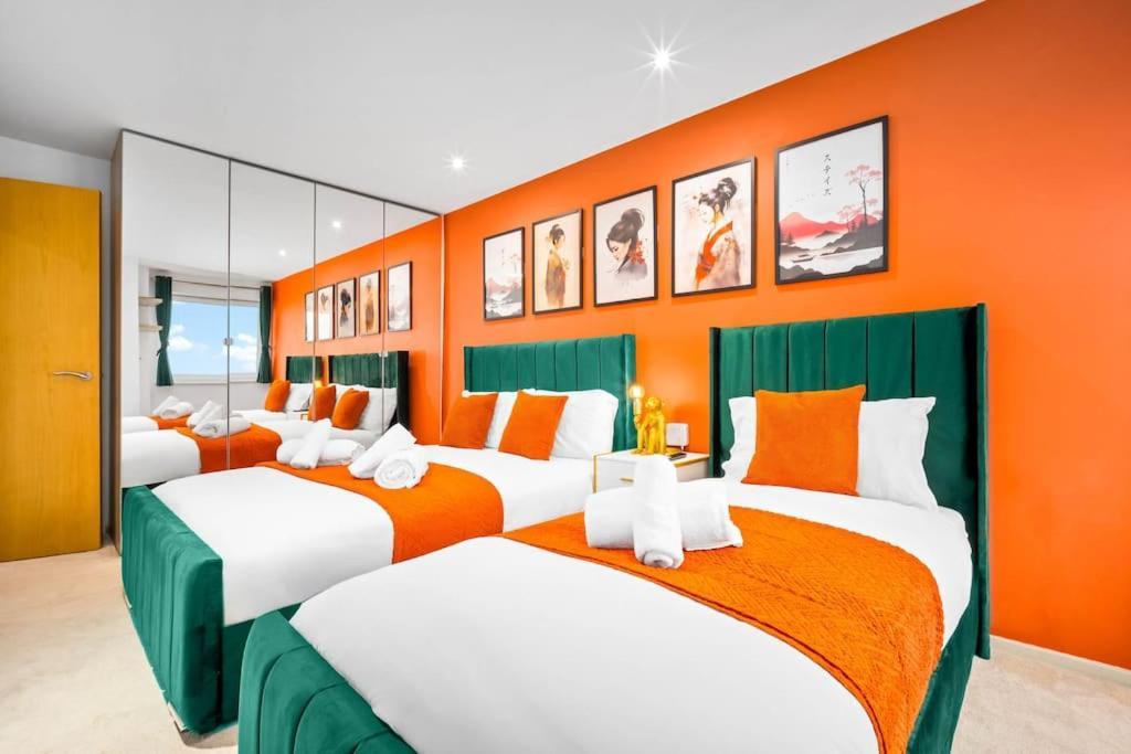 Top Floor City Centre Apartment - Sleeps 7 - 4 Beds - With Balcony And Parking - Smart Tv'S On Each Bedroom Wall - 5 Mins From Bullring, Selfridges, Moor Street Station - By Zena Stays Birmingham Bagian luar foto