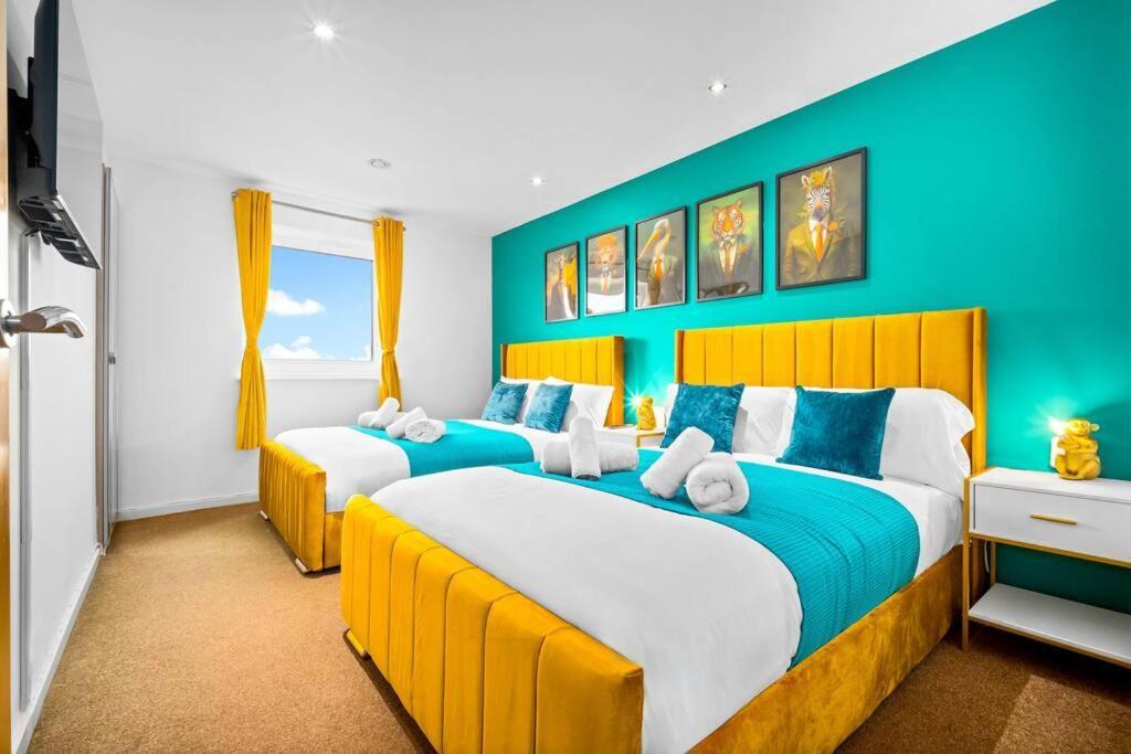 Top Floor City Centre Apartment - Sleeps 7 - 4 Beds - With Balcony And Parking - Smart Tv'S On Each Bedroom Wall - 5 Mins From Bullring, Selfridges, Moor Street Station - By Zena Stays Birmingham Bagian luar foto