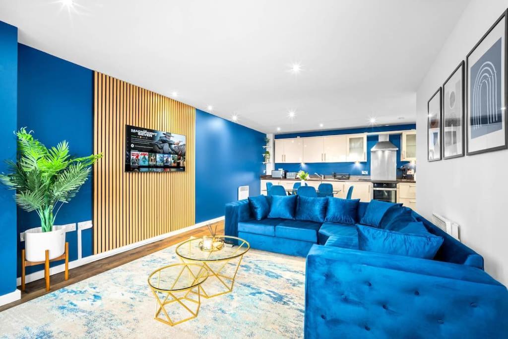 Top Floor City Centre Apartment - Sleeps 7 - 4 Beds - With Balcony And Parking - Smart Tv'S On Each Bedroom Wall - 5 Mins From Bullring, Selfridges, Moor Street Station - By Zena Stays Birmingham Bagian luar foto