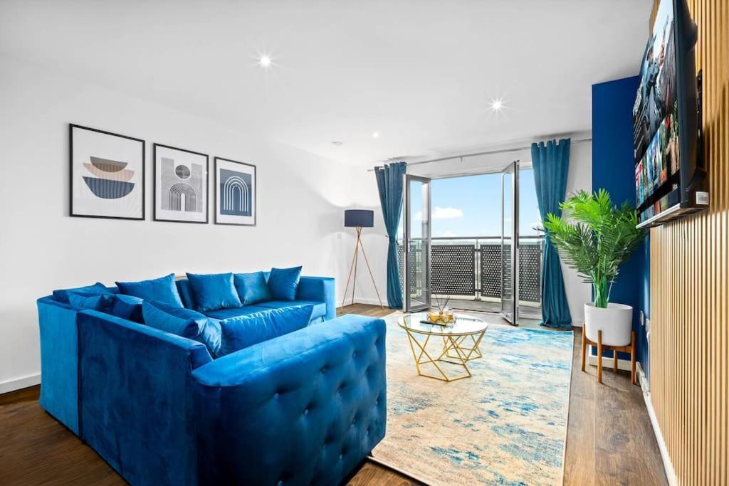 Top Floor City Centre Apartment - Sleeps 7 - 4 Beds - With Balcony And Parking - Smart Tv'S On Each Bedroom Wall - 5 Mins From Bullring, Selfridges, Moor Street Station - By Zena Stays Birmingham Bagian luar foto