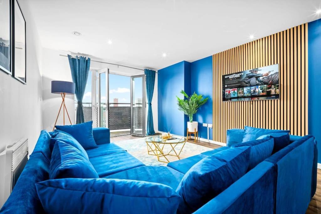 Top Floor City Centre Apartment - Sleeps 7 - 4 Beds - With Balcony And Parking - Smart Tv'S On Each Bedroom Wall - 5 Mins From Bullring, Selfridges, Moor Street Station - By Zena Stays Birmingham Bagian luar foto